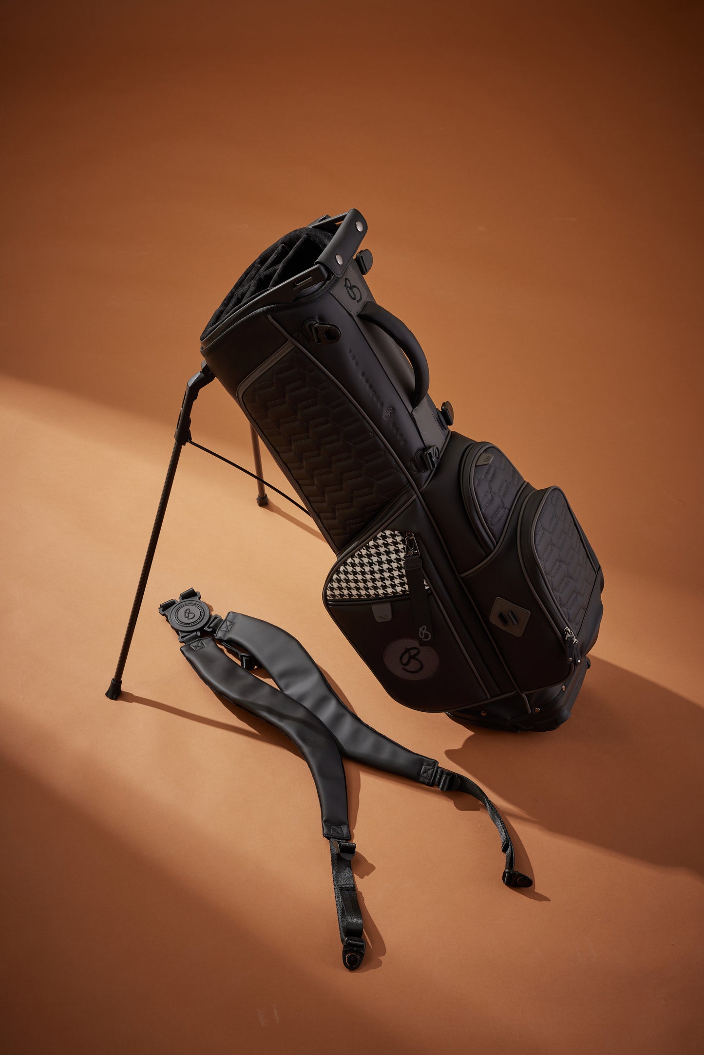 The Bunker Club Driver Series Golf Bag / Black Edition